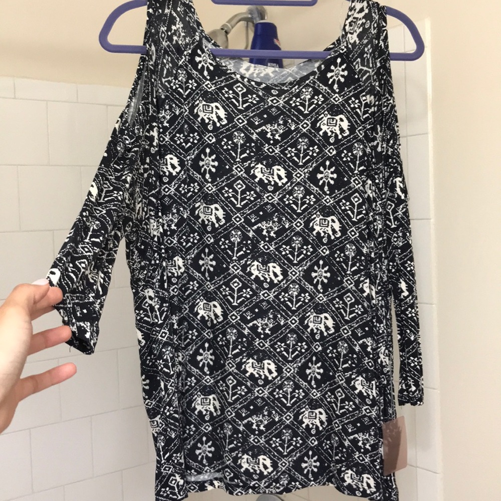 Long sleeve top with elephants
